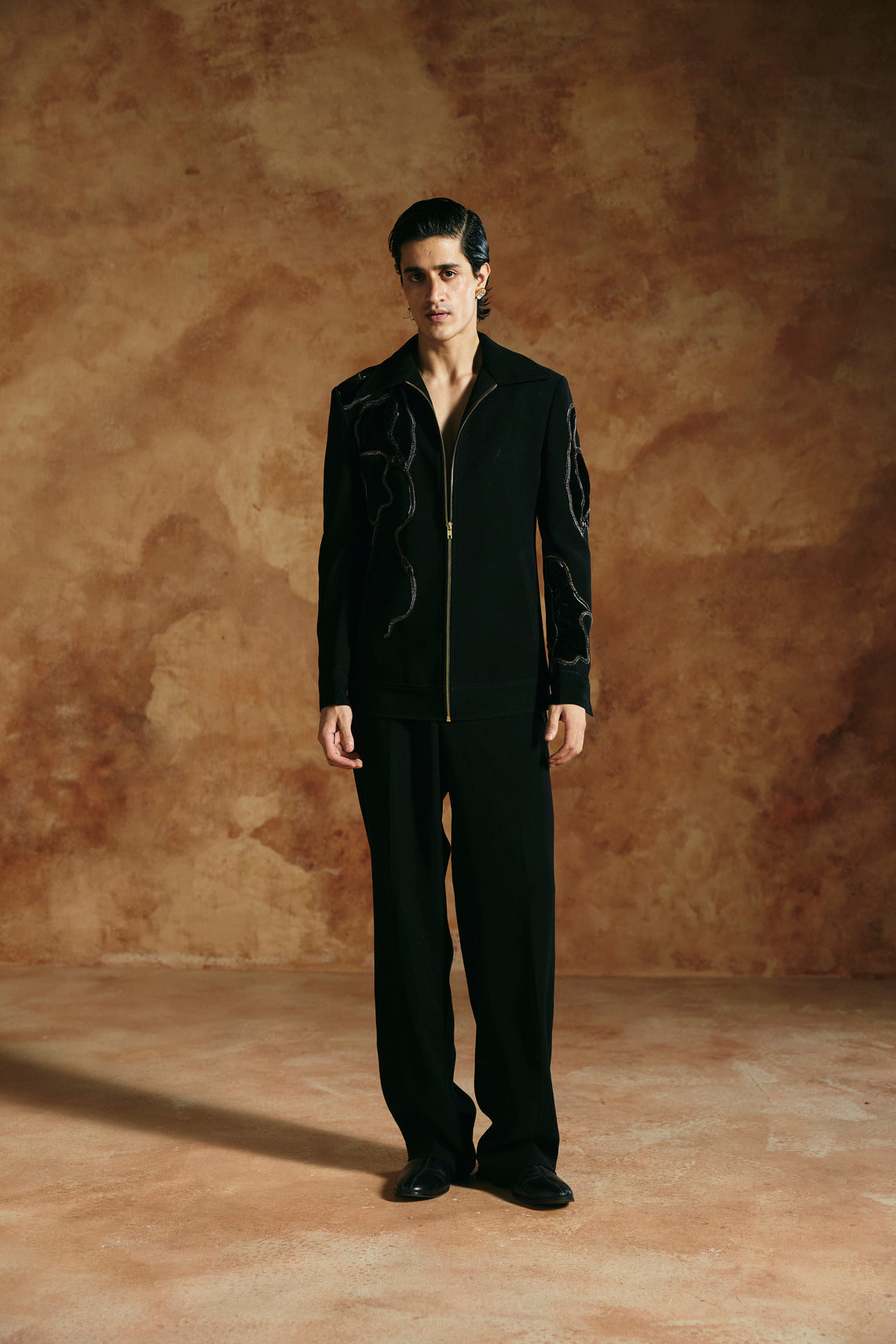 Regular fit Black zipper